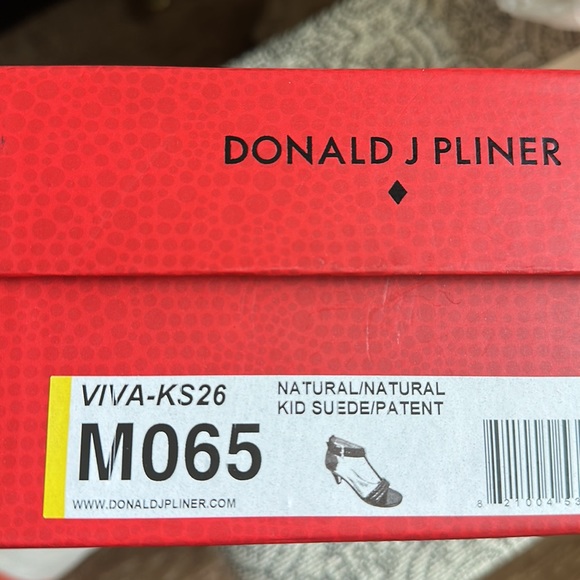Donald J Pliner natural suede/patent sandal - Picture 8 of 8